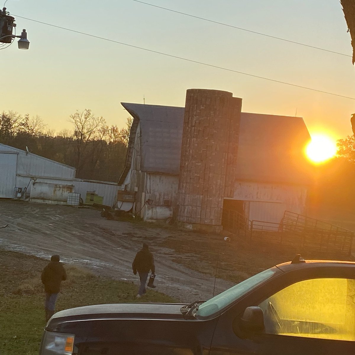 kellylculbreth's tweet photo. This picture speaks 1,000 words!  Generations of farmers walking the same soil.  

*** This photo of Grandpa and Parker from the book was captured by.... Grandma.  ❤️💩❤️

#Harvest2020.   #TheFarmersThatFeedUs.  #GrandpaAndGrandson.  #SunriseOnTheFarm.  

https://t.co/ermK4gj8gi https://t.co/P1C1aaVPo7