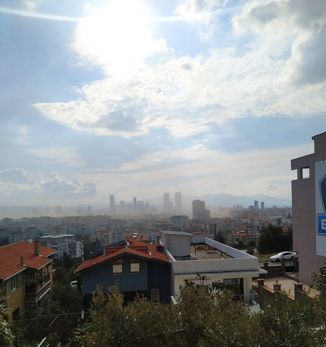 sinanfm's tweet photo. Herkese çok geçmiş olsun #bornova #deprem #izmir https://t.co/kHG5XZVS9N