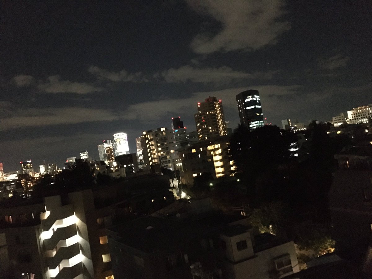sanagiyakomame's tweet photo. 今日も良いライブだった✨
良い空間だった
ササキさんも山さんも
素敵な歌声だったな✨
空が開けていた🌙*゚
そして寒かった!😂
皆さんありがとうね🙌🌟🎉
#WeekendNightMarket
#sotto山さん
#ササキヒロシ https://t.co/31AyioZVLr