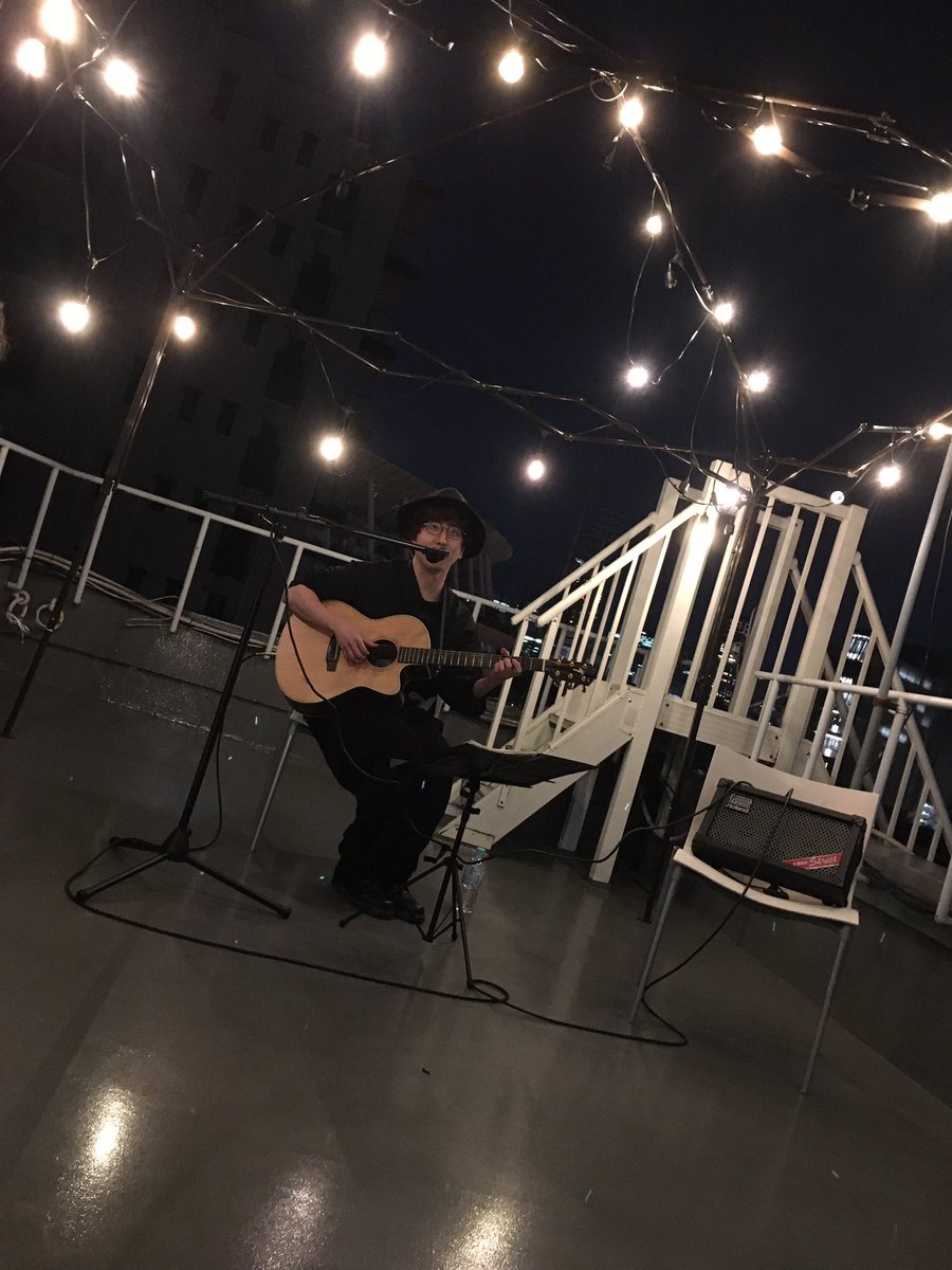 sanagiyakomame's tweet photo. 今日も良いライブだった✨
良い空間だった
ササキさんも山さんも
素敵な歌声だったな✨
空が開けていた🌙*゚
そして寒かった!😂
皆さんありがとうね🙌🌟🎉
#WeekendNightMarket
#sotto山さん
#ササキヒロシ https://t.co/31AyioZVLr