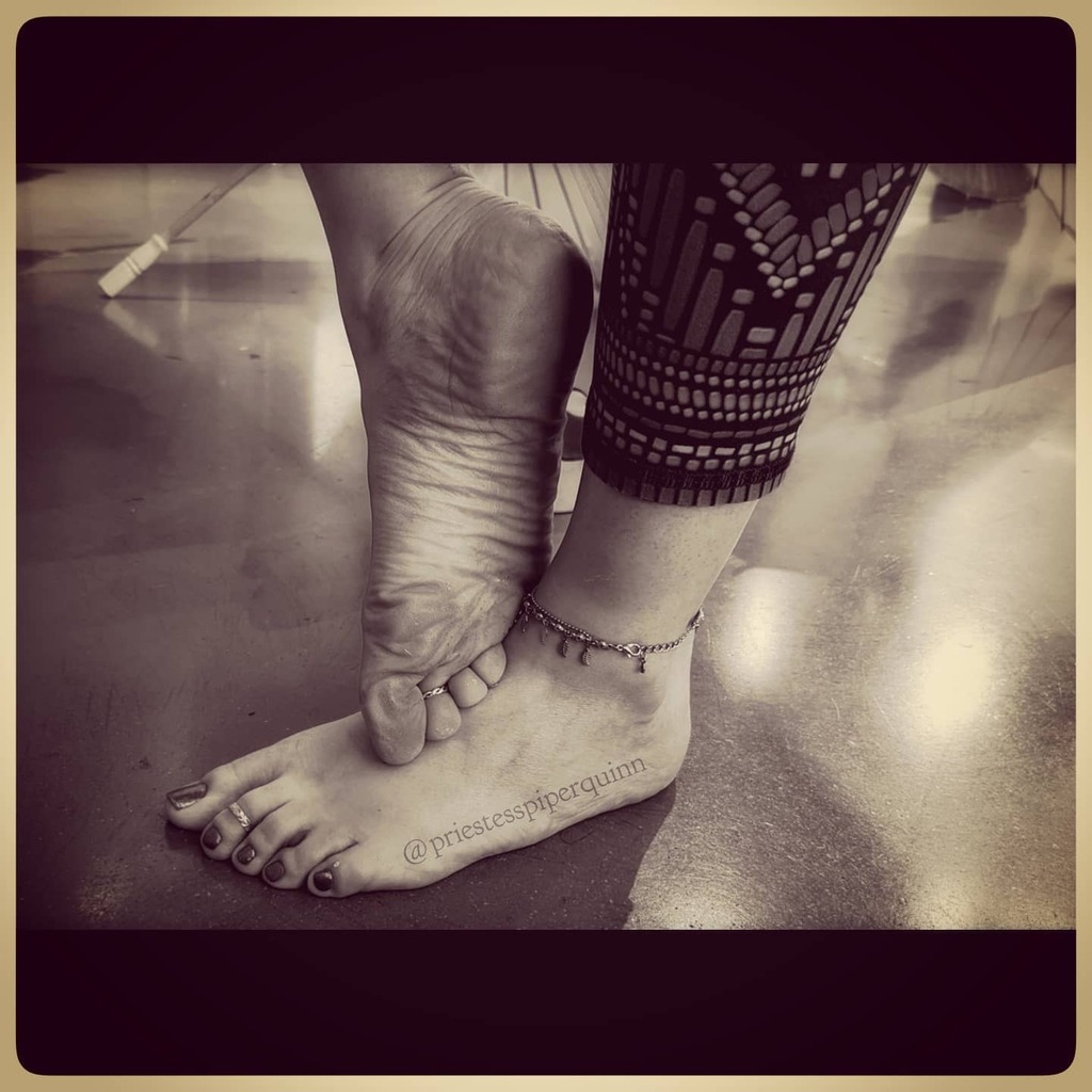 PriestessPQH's tweet photo. A little #sole #worship  for your Friday. Enjoy your weekend.
#bitchiownyou 
#blackandwhite 
#fetish #feet #feetporn #feetpics  #feetfetishworld #footfetishnation #foot #footporn #footwork #footfetish #footjob #footworshipping #toes #prettytoes #prettyfe… https://t.co/BJrPC5ceJc https://t.co/vAItIAQddJ
