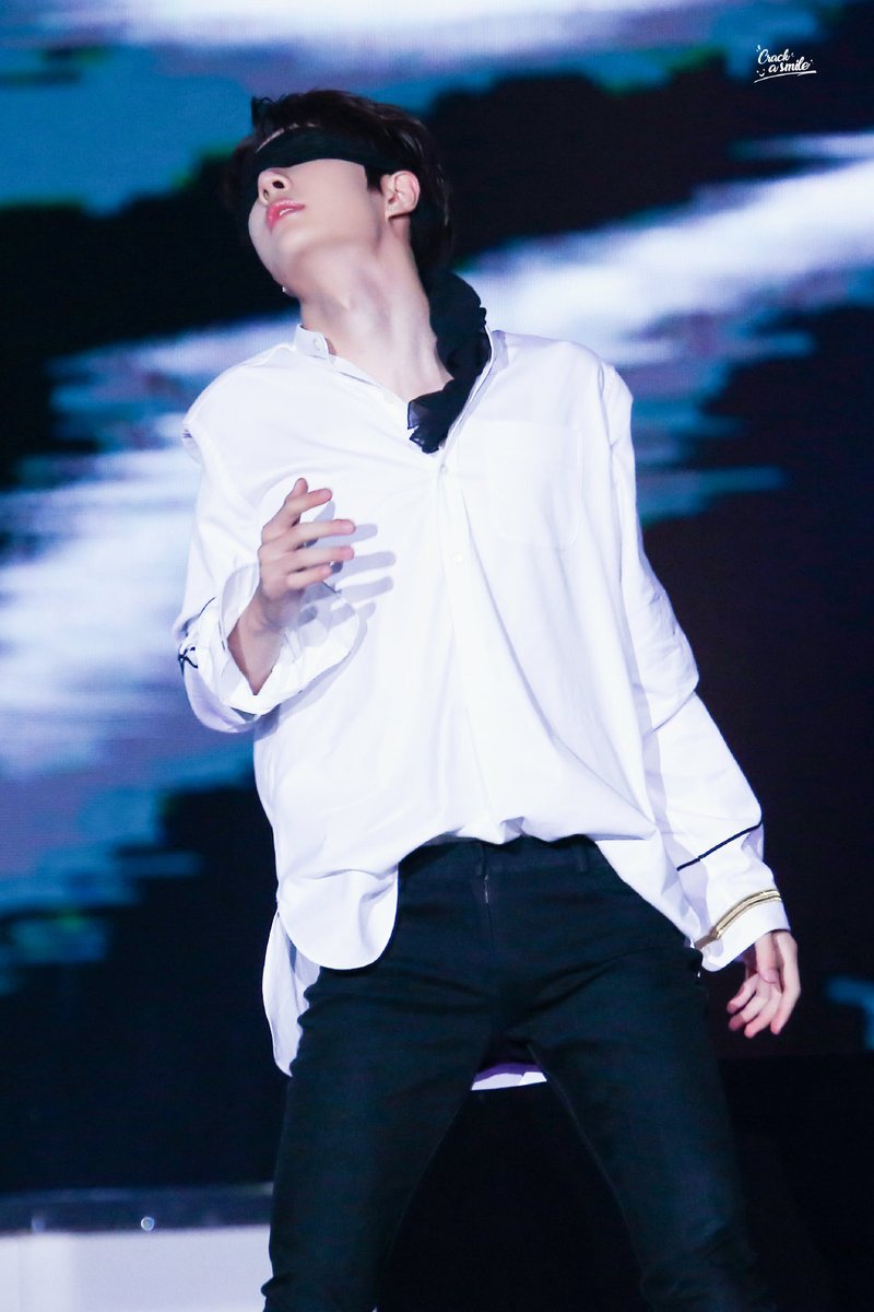 tuanoy_wz's tweet photo. รวมเซตนี้น้าา💚 บางกว่าเสื้อก้อใจจจนี่แหละเซ็กซี่มากกก https://t.co/XWmF0QtRJo