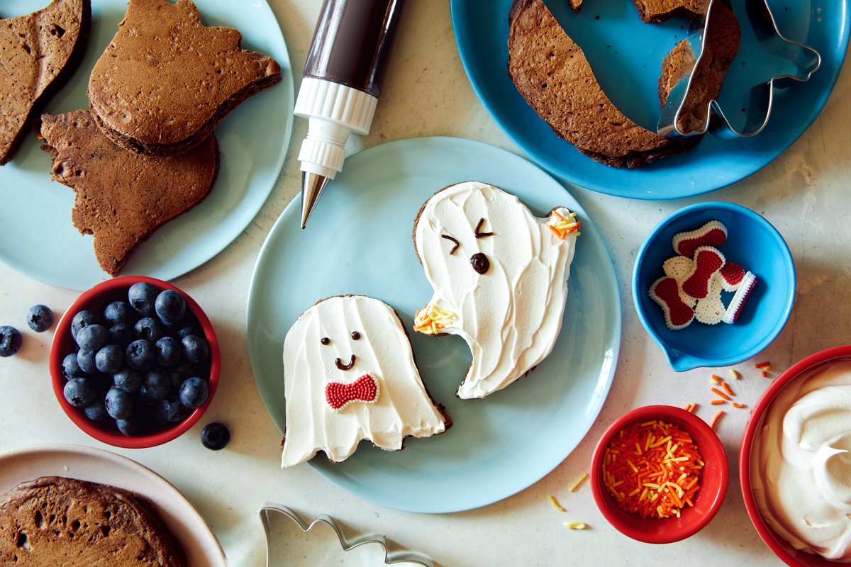 FoodNetwork's tweet photo. Recipe of the Day: Halloween Cocoa Ghost Pancakes 👻 

Get the recipe: https://t.co/y1lyWHAzpr https://t.co/mneAKeApQo