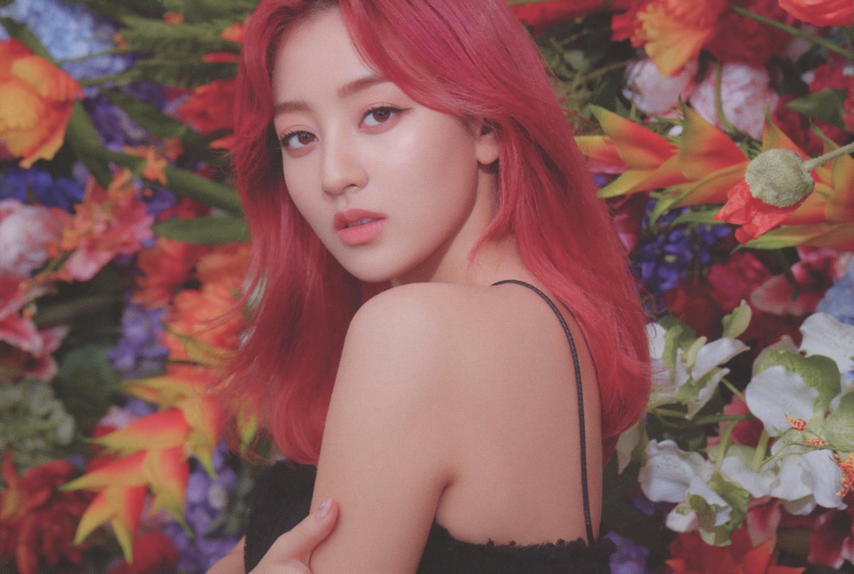 njmsjmdct2's tweet image. [SCAN] TWICE 2nd full album Eyes wide open Photobook (ver. Story)

Jihyo
(page 24, 25, 26, 65)

#지효 #ジヒョ #JIHYO #志效