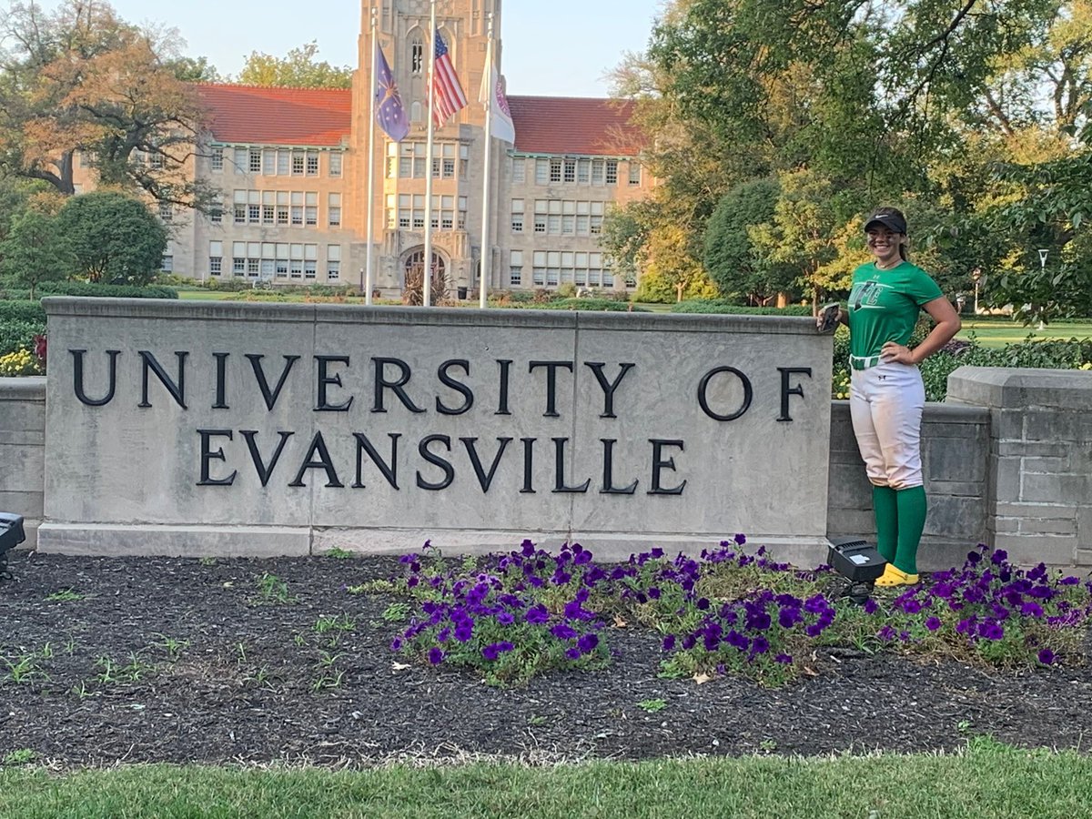 BattsKayley's tweet photo. I am super excited and blessed to announce that I have verbally committed to the University of Evansville! Thank you to everyone who has helped me achieve my dream of D1 collegiate softball! Go purple aces🧡💜@UEAthletics_SB @Coachmun @Coach_Tarter https://t.co/bvRWCROu6w