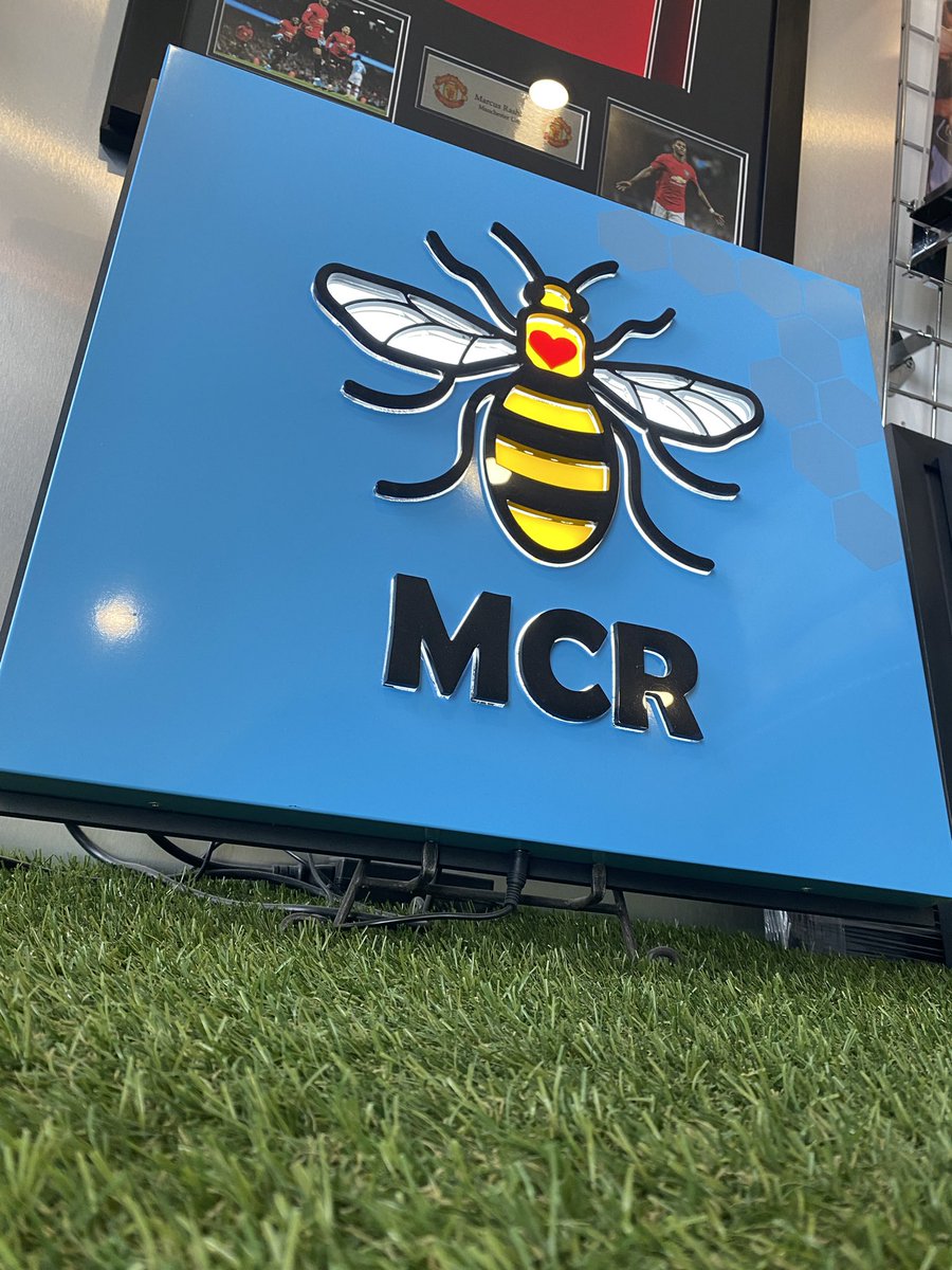 Another amazing option from <a href="/autographartno1/">Autograph Art</a> . So many items@to choose from #manc #manchesterbee #manchester #yay
