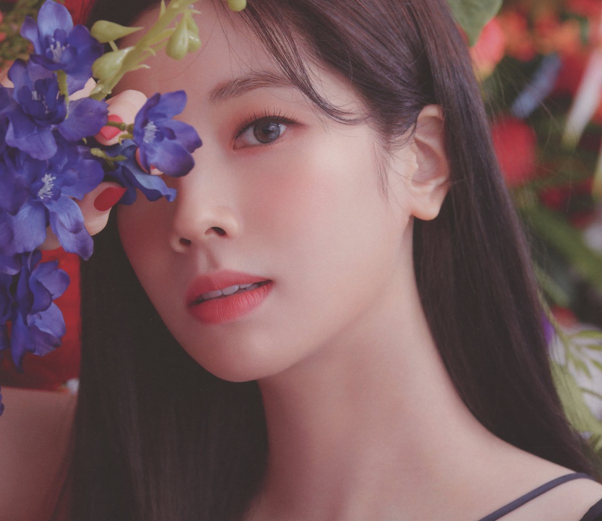 njmsjmdct2's tweet image. [SCAN] TWICE 2nd full album Eyes wide open Photobook (ver. Story)

Dahyun
(page 32, 33, 35, 79)

#다현 #ダヒョン #DAHYUN #多賢