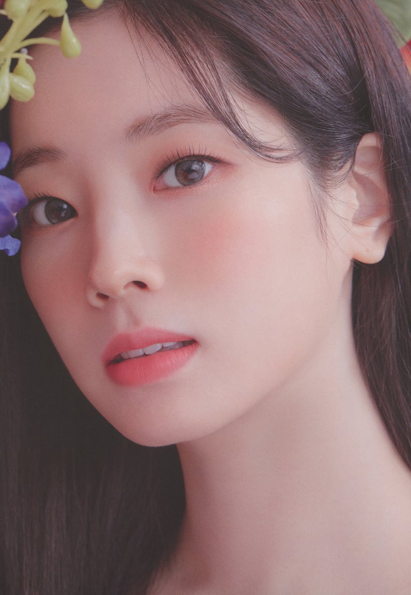 njmsjmdct2's tweet image. [SCAN] TWICE 2nd full album Eyes wide open Photobook (ver. Story)

Dahyun
(page 32, 33, 35, 79)

#다현 #ダヒョン #DAHYUN #多賢