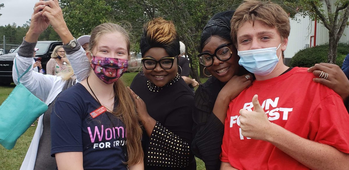 BrunswickTars's tweet photo. Some of our BCTARS attended a Women for Trump Rally! With @laraleatrump, @diamondandsilk, and @katrinapierson. #ncboots #leadright #trumptrain https://t.co/88DCMkPsbq
