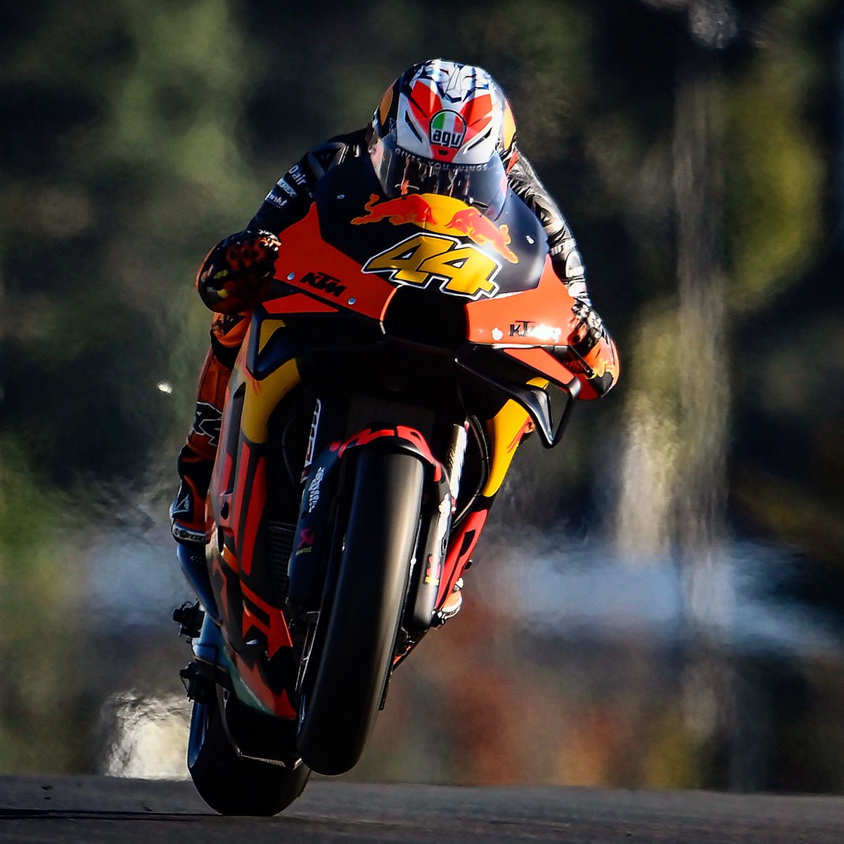 Autumnal light in Le Mans highlights Pol Espargaro on the KTM and with no heat haze at this time of year.
#motogp #frenchgp #lemans @polespargaro @KTM_Racing @nikonproeurope #nikon #d6 #polespargaro #ktm #redbull https://t.co/UmkhEwwzoh