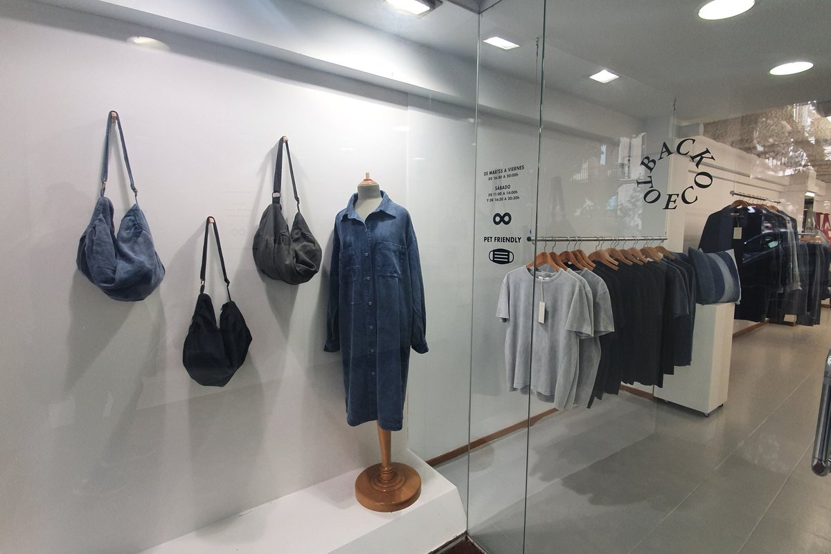 mtmachado's tweet photo. .@backtoeco Como siempre un placer visitaros y ver de primera mano vuestro trabajo... y gracias por mi nueva mascarilla #InfinitDenim!
#CompraLocal
#ProducciónResponsable
#ConsumoResponsable
#EconomíaCircular https://t.co/7uPZcFHj59