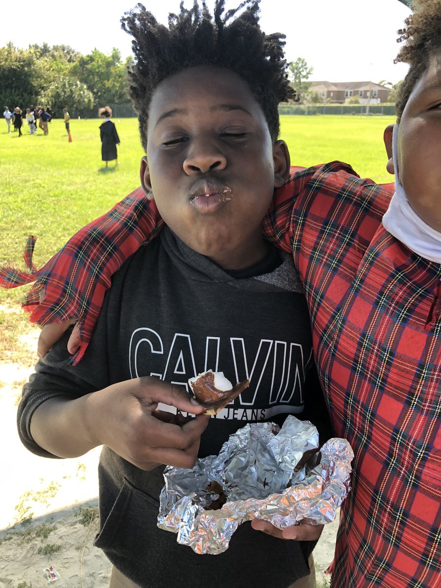Learning about solar energy!
Solar S’mores and a solar bag! <a href="/IppolitoHCPS/">Ippolito Elementary</a> <a href="/AshleeMcmanamey/">Ashlee McManamey</a> <a href="/HCPSElemScience/">HCPSElemScience</a>