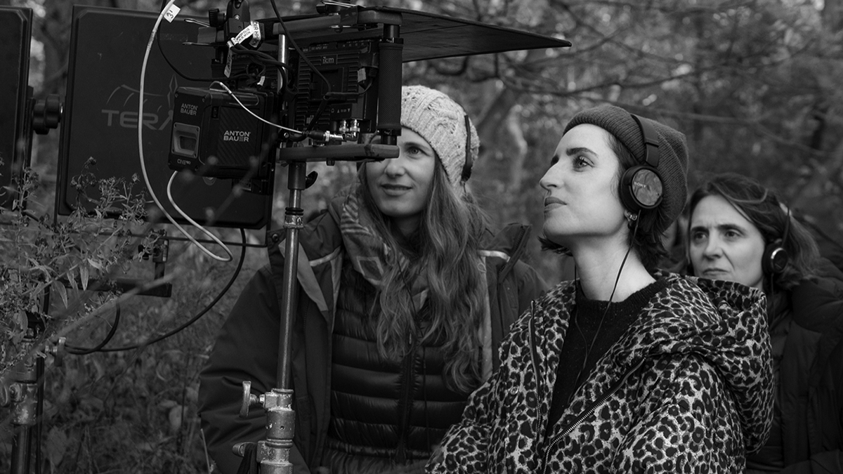 AppleTV's tweet photo. “This film is about embracing difference and finding one’s power within their difference.” Director @ZoeListerJones has reimagined the 1996 film about a group of teenage witches for today’s world. Watch @TheCraftMovie: Legacy on the Apple TV app. https://t.co/JrPqhmWxvl https://t.co/1KU9SNDAVA