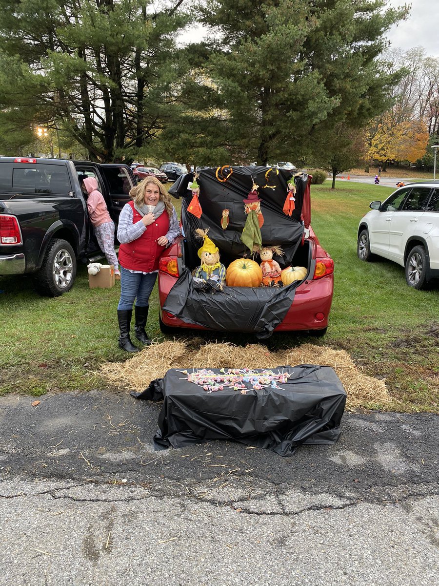 sheaferoadrocks's tweet image. Sheafe Road Staff at “Trunk or Treat!” We are here until 8:15pm! Wear your scary costumes! @WCSDEmpowers