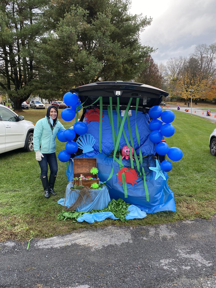 sheaferoadrocks's tweet image. Sheafe Road Staff at “Trunk or Treat!” We are here until 8:15pm! Wear your scary costumes! @WCSDEmpowers