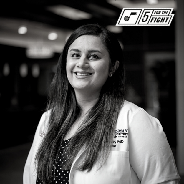 utahjazz's tweet photo. "The way these single $5 donations through @5ForTheFight_ ultimately add up to a sizable amount just reflects how many lives are affected by cancer at large." - @Sonampuri, the newest 5 For The Fight Fellow. 

How she fights lung cancer bench to bedside » https://t.co/ea4Bd4bRMo https://t.co/v59jER6sRN