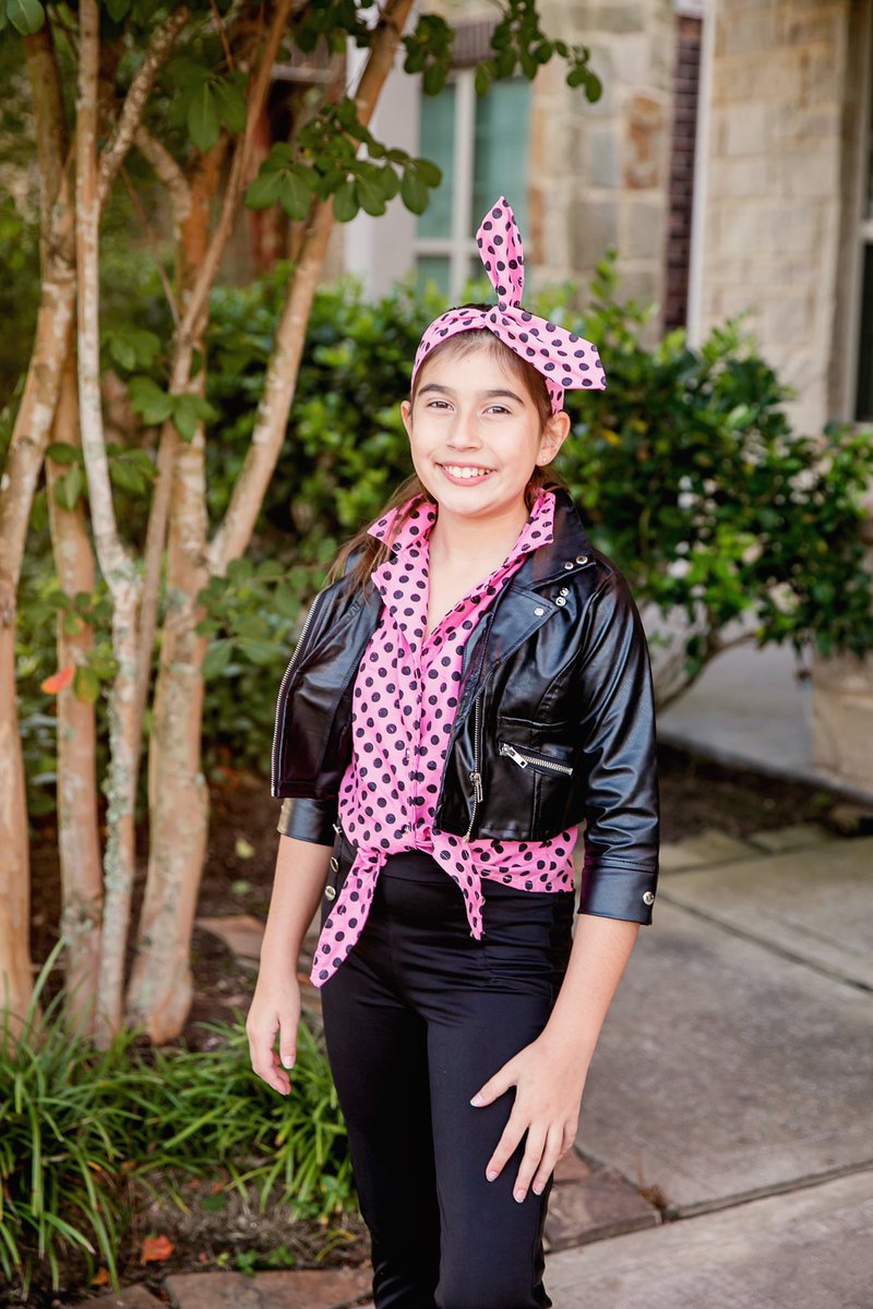 SaraZoco1's tweet photo. 50’s style dress for the 50th day of school. #twehowl https://t.co/qq5DZIToV4