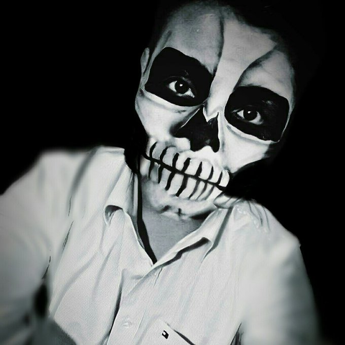 Dada la &eacute;poca de estos meses pues volvemos a subir esta foto 😅💀💀  Que tengan buen fin de semana ✌  #NuevaFotoDePerfil<a href="/tag/nuevafotodeperfil"class="tags"><span>#nuevafotodeperfil</span></a>