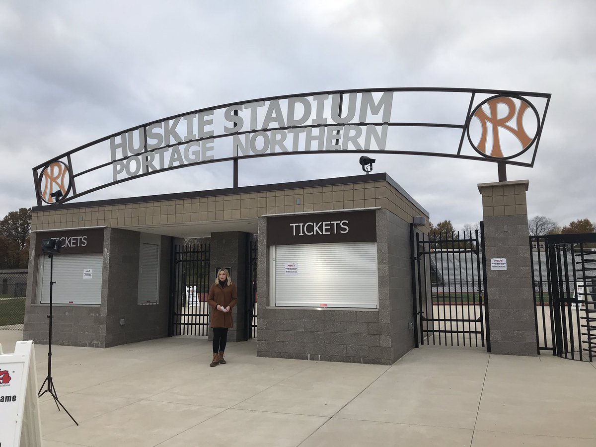 jaheeres's tweet photo. In the @MHSAA everyone makes the playoffs. @KateWWMT is previewing tonight’s #gameofweek @wwmtnews @PortageNorthern versus Battle Creek Central. #mhsaaplayoffs https://t.co/zoJBrc6vhr