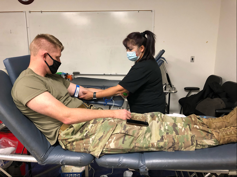 USArmyFortSill's tweet photo. Fort Sill Service members and DA Civilians of Directorate of Training and Doctrine supported the local community by donating blood Friday. All participants are tested for COVID-19 antibodies.
#Donate #BloodDrive #FiresTeam #TeamOfTeams #CultureofValues
@TRADOC @USArmy @usacac https://t.co/eechUYE1kq