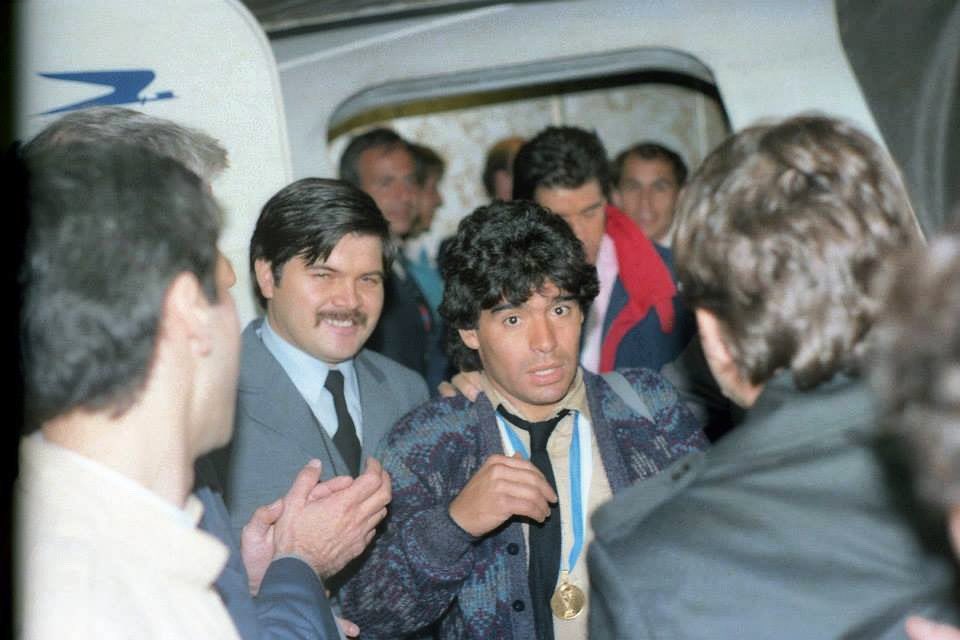 Aerolineas_AR's tweet image. También trajimos al 10. Gracias por tanto, feliz cumple Diego Armando Maradona. #DIE60