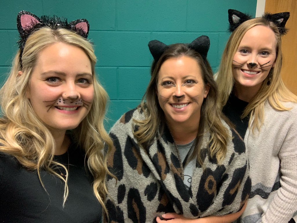 MrsGaylord44's tweet photo. Hope you have the purrfect Halloween! @claire_carty @ellemarie03 👻🎃🐱 #novipride https://t.co/Gh1EUdgH0g
