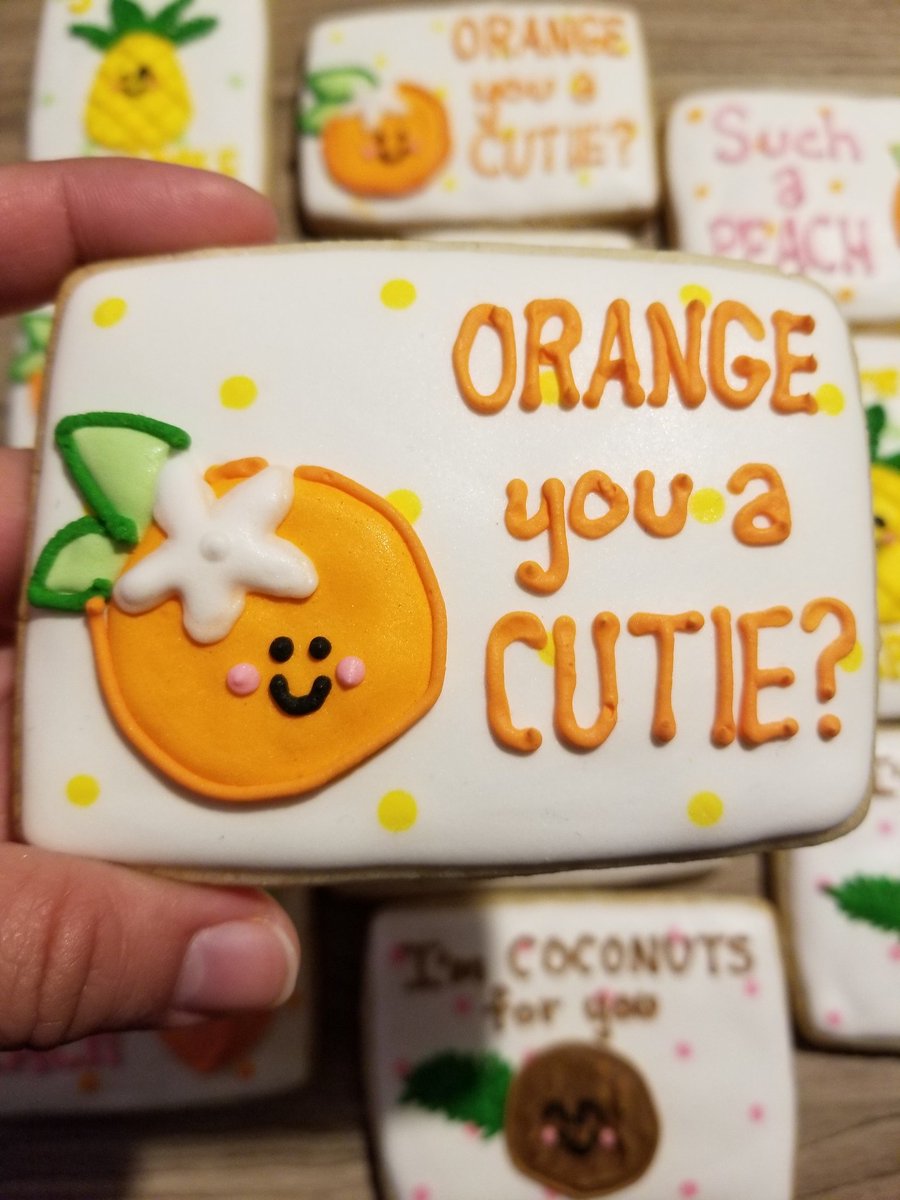 AdoroDesserts's tweet photo. Sugar cookies are delicious.
Fruit cartoons are cute.
Puns are hilarious.
#cookies #cookie #sugarcookies #houston #homemade #houstonbased #bakery #bakerylife #SmallBusiness #supportsmallbusiness #localbusiness #houstonsmallbusiness #royalicingcookies #decoratedcookies https://t.co/rKUxi7hlZu