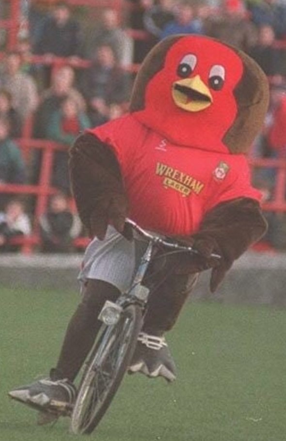 @neilhay3s @RMcElhenney @andymorrell01 @LeeTrundle10 @RockinRobinWXM @WrexTheDragon It's got to be Rockin Robin. No idea why we ever changed.....and it led to our demise to non league. Check the timeline! What's not to love 🤣