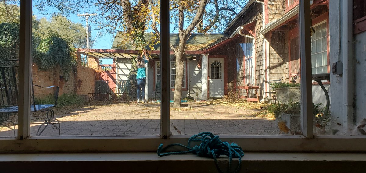 LesterRaymer's tweet photo. Artist-in-residence Ellie Murphy's installation is moving outside now, with wind &amp; light. https://t.co/cTLHELrPWZ