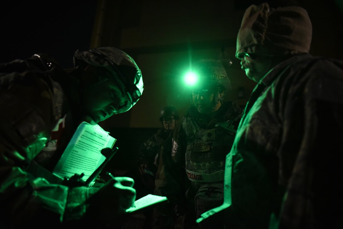 usairforce's tweet photo. "Medic!" 🚑
@KunsanAirBase Airmen participated in medical evacuation training, Oct. 27, 2020. Medical personnel arrived on scene and expeditiously assessed victims before transporting them to an alternative medical center for further treatment.
#ReadAF
📸 by SrA Mya M. Crosby https://t.co/D4UizqZAaY
