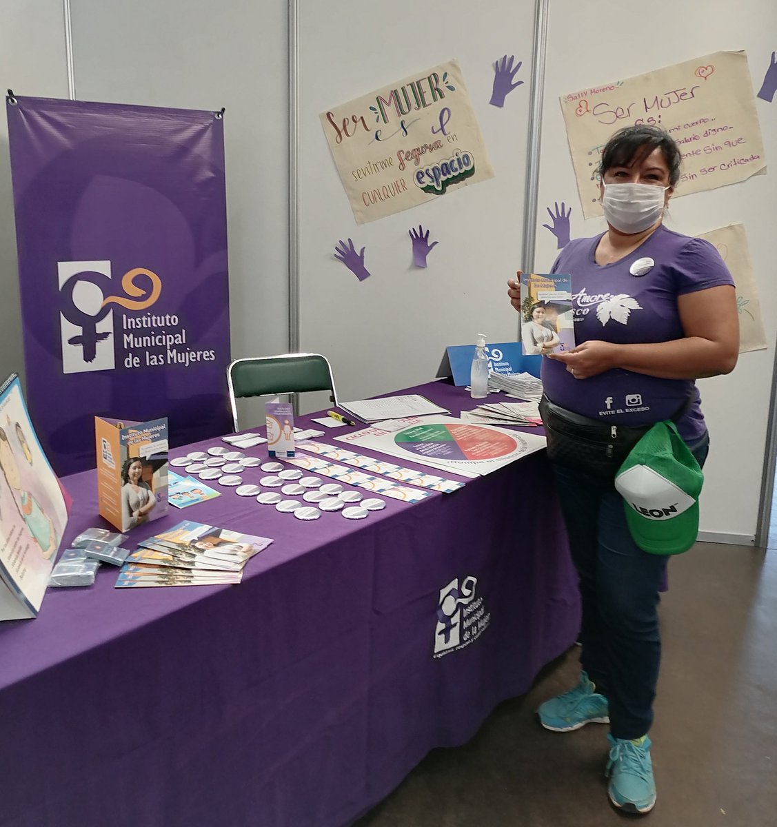 MujeresLeon's tweet photo. Nos encontramos en @poliforumleon en las #ExpoCreacionesManuales y #ExpoXLPlus para brindar información sobre los servicios gratuitos de @MujeresLeon
#EventoResponsable https://t.co/Pp4YxpwDvh