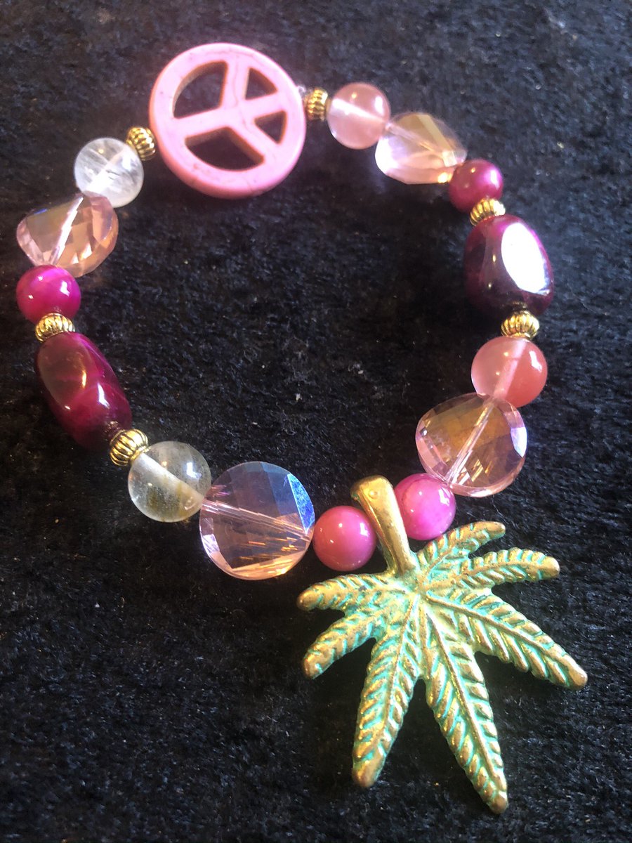 ImagineThis704's tweet photo. When you inhale #pinksmoke ... 🔥🌸🌸👀
You exhale #pink🌸🤸♀️🍃💨#PinkPeace #PinkClouds #cloudnumber9 #cloudnumberpeace 😉🥴🤙🏽
#PrettyPeacePairings & #DEEZBIGOLE #hemp #armcandy #Peaces #NOCOA required 😷☮️ https://t.co/et54rdjPVY