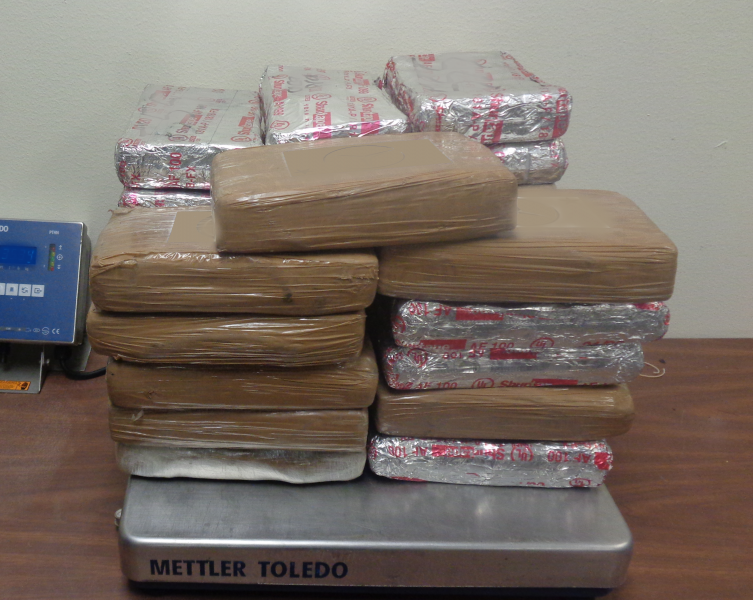 CBPMarkMorgan's tweet photo. Just this week, @CBP agents and officers seized:
▪️ 480lbs of cocaine in CA: https://t.co/16JnZ3KEjb
▪️ 114lbs of cocaine in TX: https://t.co/xtVvg4ijql
▪️ 198lbs of meth and 84lbs of cocaine in ID: https://t.co/5QlPi7gGsX
▪️ 35g of hashish in VA: https://t.co/5m34W7Vi7G https://t.co/P3lxSpwuuZ