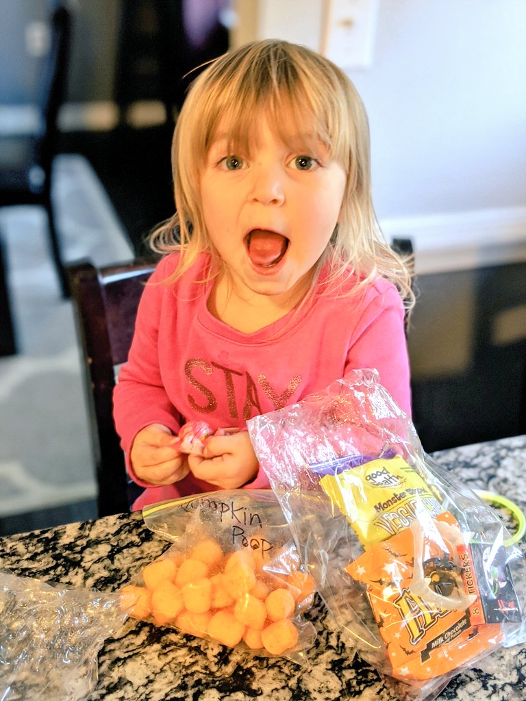 WLKYMoRose's tweet photo. Auntie @WLKYAlex with the #Halloween hook-up!! Pierce and Daphne loved their treat bags. Thank you for making their #HalloweenAtHome more enjoyable. 💕🎃💕🎃 #treatsfordays #pumpkinpoop #pierceapproved #daphnethedestroyer #healthyathome #kentuckystrong #TogetherKY #wlky https://t.co/fjh4l0VitT