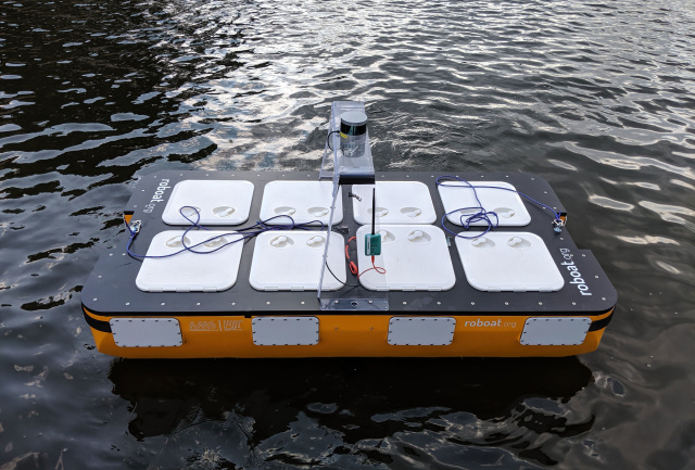 MIT tests autonomous 'Roboat' that can carry two passengers rb1.shop/3oJUhz5 @engadget