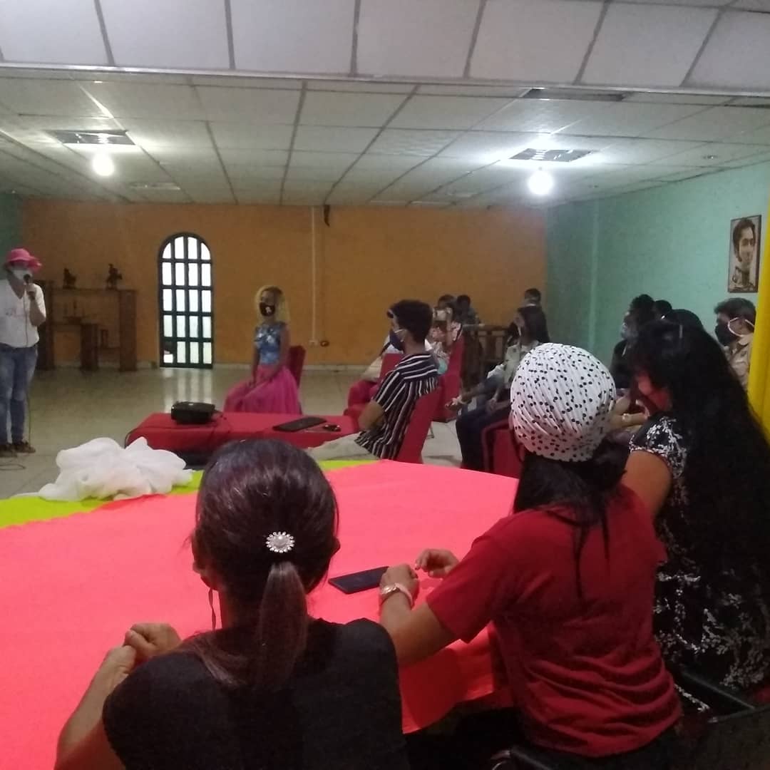 alcaldiajjm1's tweet photo. #30Oct Dando cierre al mes Rosa en nuestro municipio.
Siguiendo las instrucciones de nuestra primera Autoridad Alcaldesa @YildreKareliav se llevo acabo la ponencia  de "Prevención Contra el Cancer de Mama" en el "Viernes Feminista"
#Morontequiero https://t.co/VZT0lQJEPI