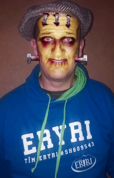 RupertMoon's tweet image. Celebrating my @WelshRugbyUnion #Wails XV selection with my old friends @bootlegger1974 @WXM_Lager @cwmfarmsalami @walls #viennetta ..... ❤️👍
#OneSipIsNeverEnough 
#OneBiteIsNeverEnough
#OneSliceIsNeverEnough