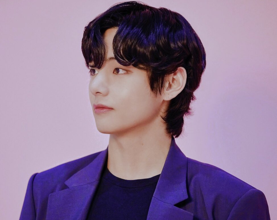 BYE! He won't let me breathe 😭 #KimTaehyung #Taehyung @BTS_twt https://t.co/QI9itV4VEG
