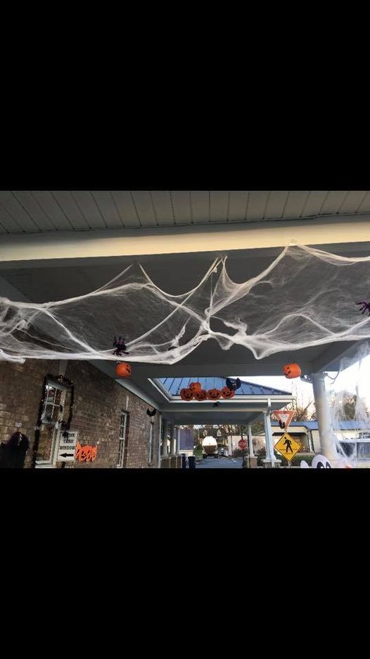 dayton_va's tweet photo. The trick or treating drive thru is open and we are ready for your trick-or-treaters! Bring the kiddos by anytime today until 4 pm! Happy Halloween!! 👻🎃 https://t.co/bq6XRUAiPW