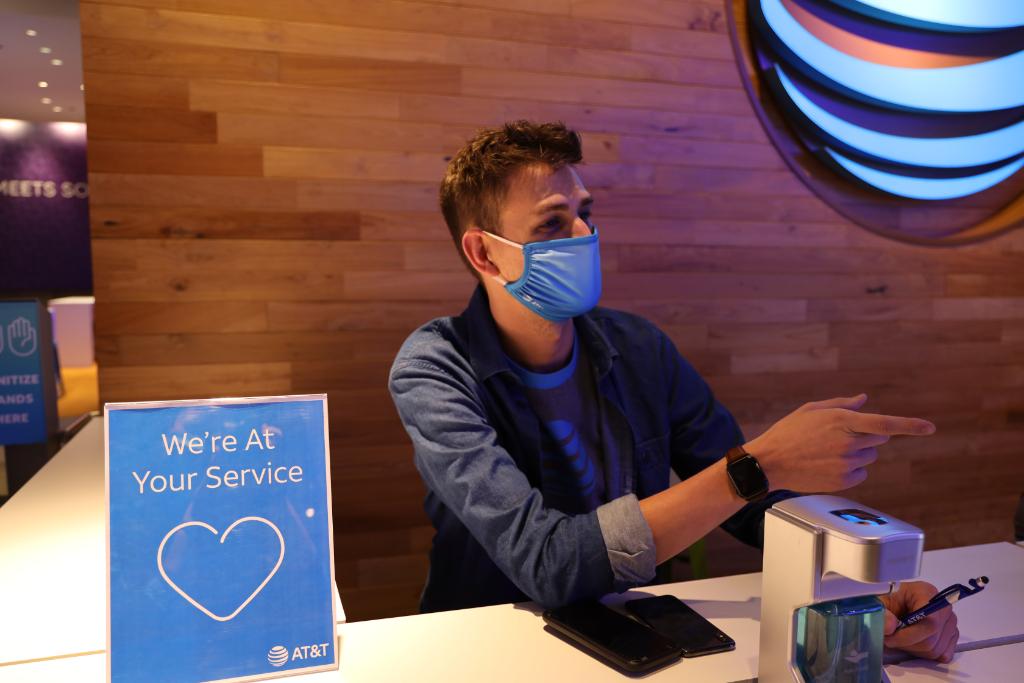 Oh, heeyyy. 👋
Our employees are at your service and ready to assist! Care for the new #iPhone12, a new flexible plan with Unlimited Your Way, devices that can access #ATTNationwide5G, or maybe some accessories? We're here for you.