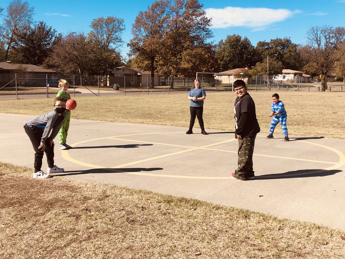 mcleanwildcats's tweet photo. There’s a lot to be happy about today at school...Pajama Day and Sunshine with awesome teachers and staff! Look for the positives. #WildForMcLean #WPSProud https://t.co/pnh1qP7OpP