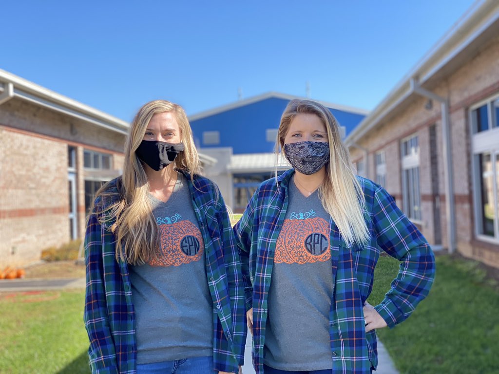 mrs_bcpraytor's tweet photo. When you match your teammate without planning it you take a picture! @MillsRiverSch @MrsErickson18 #THEplacetobe https://t.co/9sOKYUnE6S