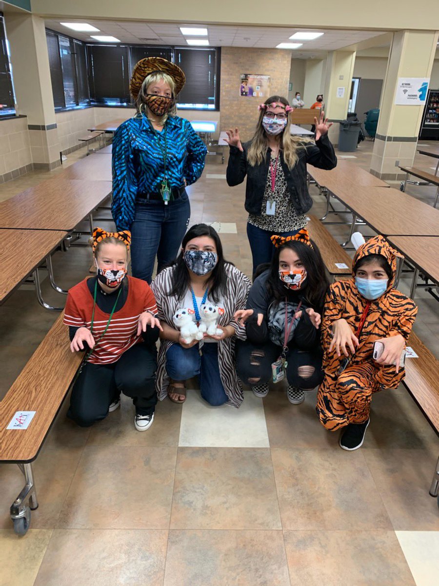 Scaring the drugs away with my tigers, but I am never going to financially recover from this. #RedRibbonWeek <a href="/MCJHGators/">Mayde Creek JH</a> <a href="/DonahueVM/">Michelle Donahue</a> <a href="/PrincipalPaz/">Dr. David Paz</a>
