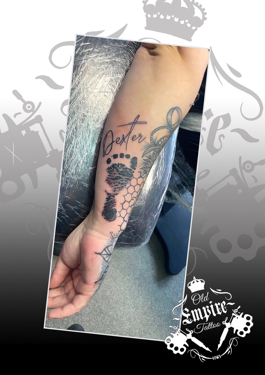Joel_Tattoo_12's tweet photo. Cute baby foot print with a name 🥰
#babyfootprint #footprinttattoo #baby #nametattoo https://t.co/maXpgE9EPy