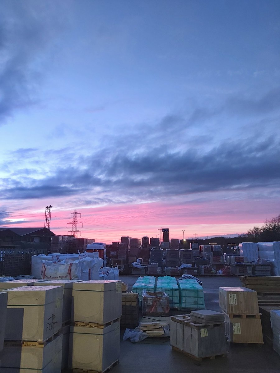 HykBuildbase's tweet image. Lovely sky tonight 🌄
Have a great weekend everyone! @BuildbaseUK