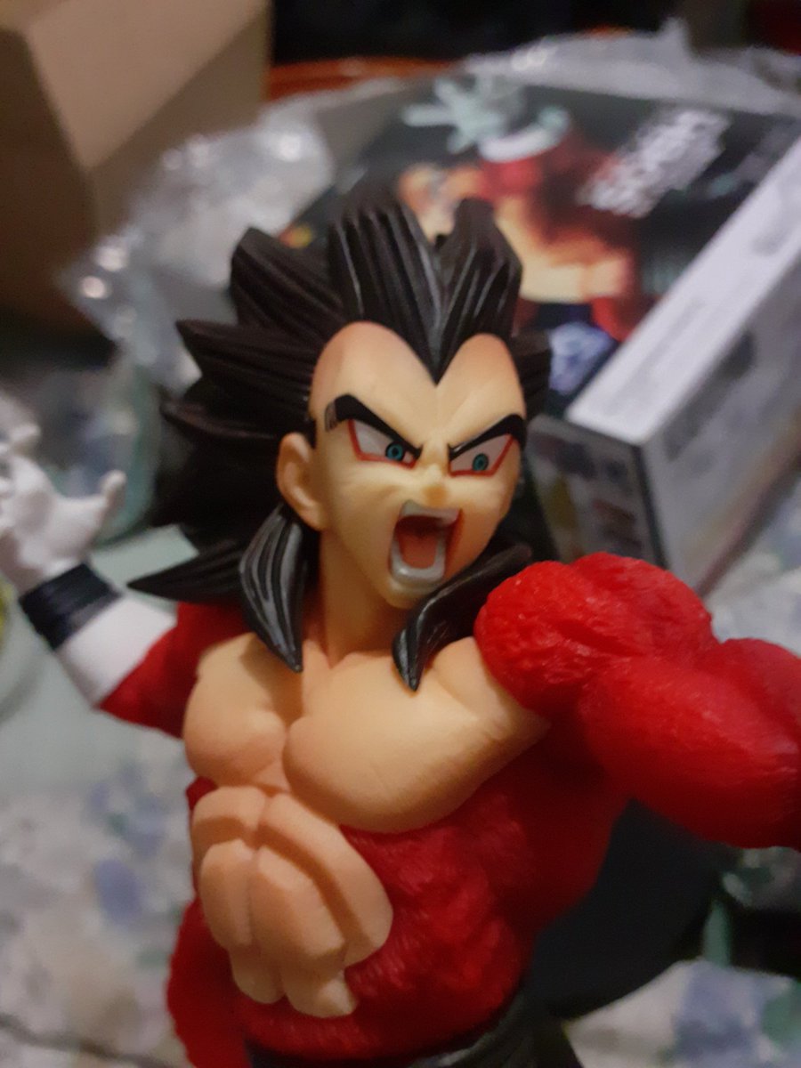 BluePrinceYTB's tweet photo. Voici la figurine que j'ai gagné au concours de @AnimeGate_ et @shinsekaifr, elle est sublime je suis trop content https://t.co/QBx8tNVkTA