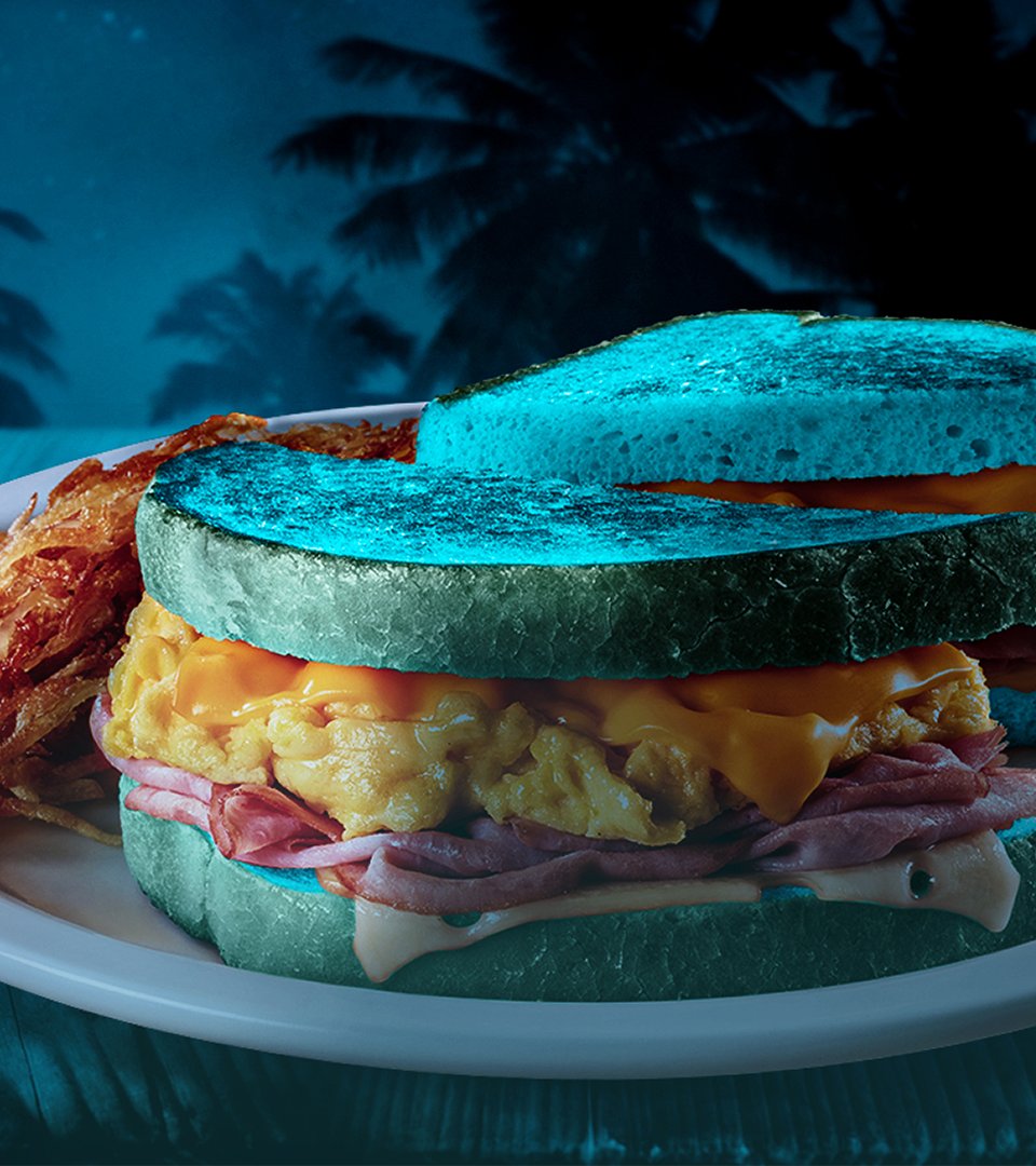 DennysDiner's tweet photo. How it started:                               How it's going: https://t.co/zlTXaEZVqZ
