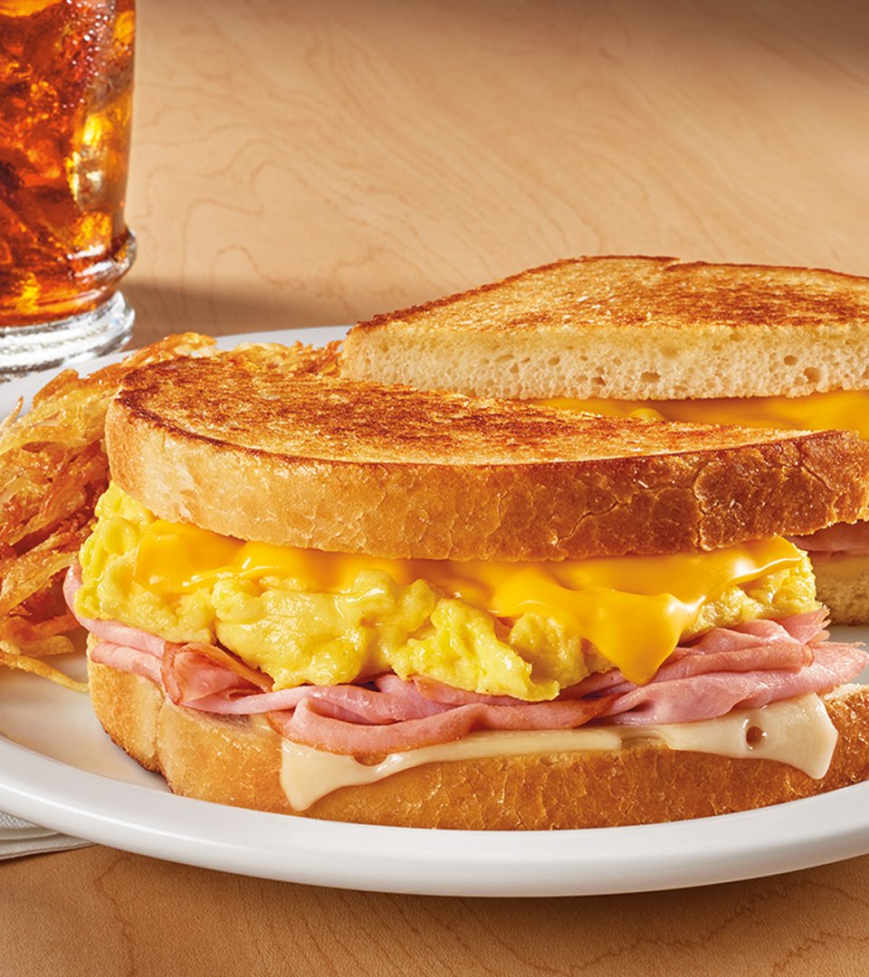 DennysDiner's tweet photo. How it started:                               How it's going: https://t.co/zlTXaEZVqZ