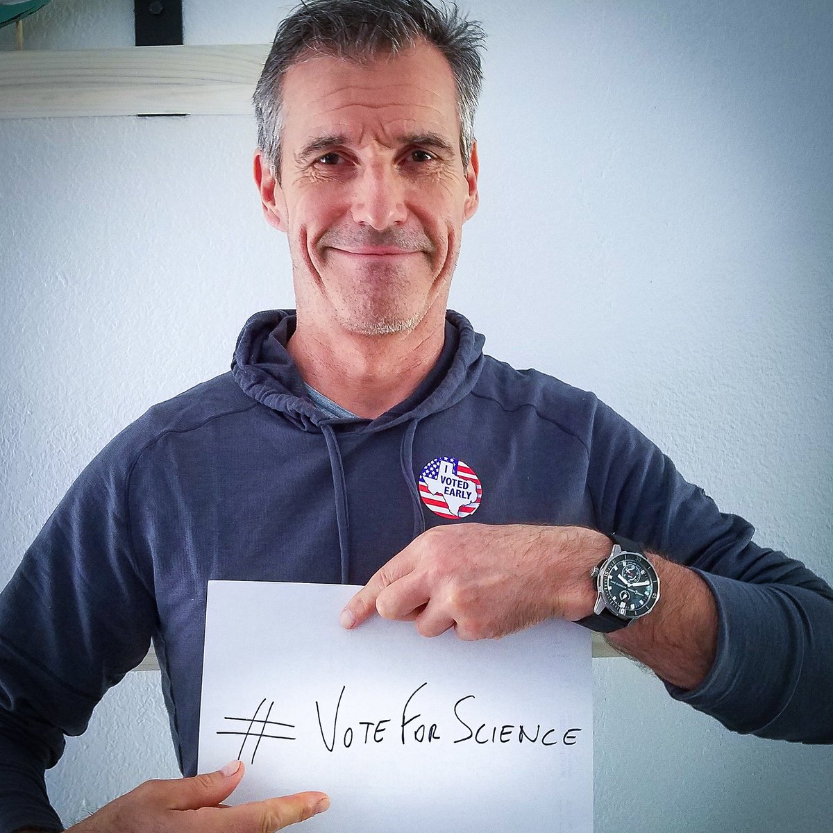 BenLecomteSwim's tweet photo. Dismissing science is like sailing without a compass! I #voteforscience to protect the future of my children. https://t.co/rlNzvcum8r