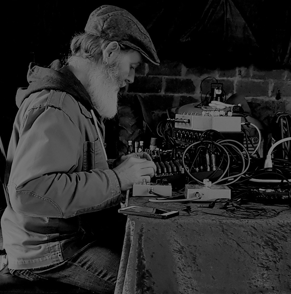 euterpesequence's tweet image. #AndrewLeslieHooker consummate musical but/and harsh ambience, North Wales based composer performing tomorrow night @soundandmusic @TyCerdd_org  on the #Ysbrydnos #WeareLegion, clip from LVOF few years ago fb.watch/1s2K7c5b0W/